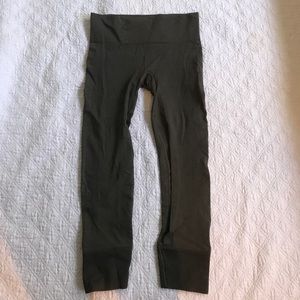 Lululemon ebb to street 7/8 crops 8